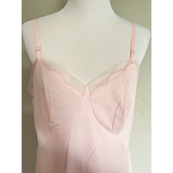 Kayser Other - Vintage Kayser Short Full Slip Women's Size 40 100% Nylon Pink Scallop Trim